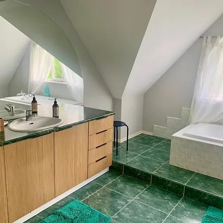 Dom Na Wczasowej 別荘 *